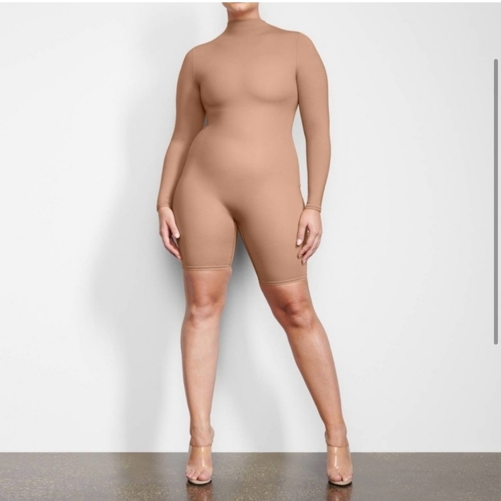 SKIMS LONG SLEEVE MID THIGH ONESIE…Seamless Tan Bodysuit